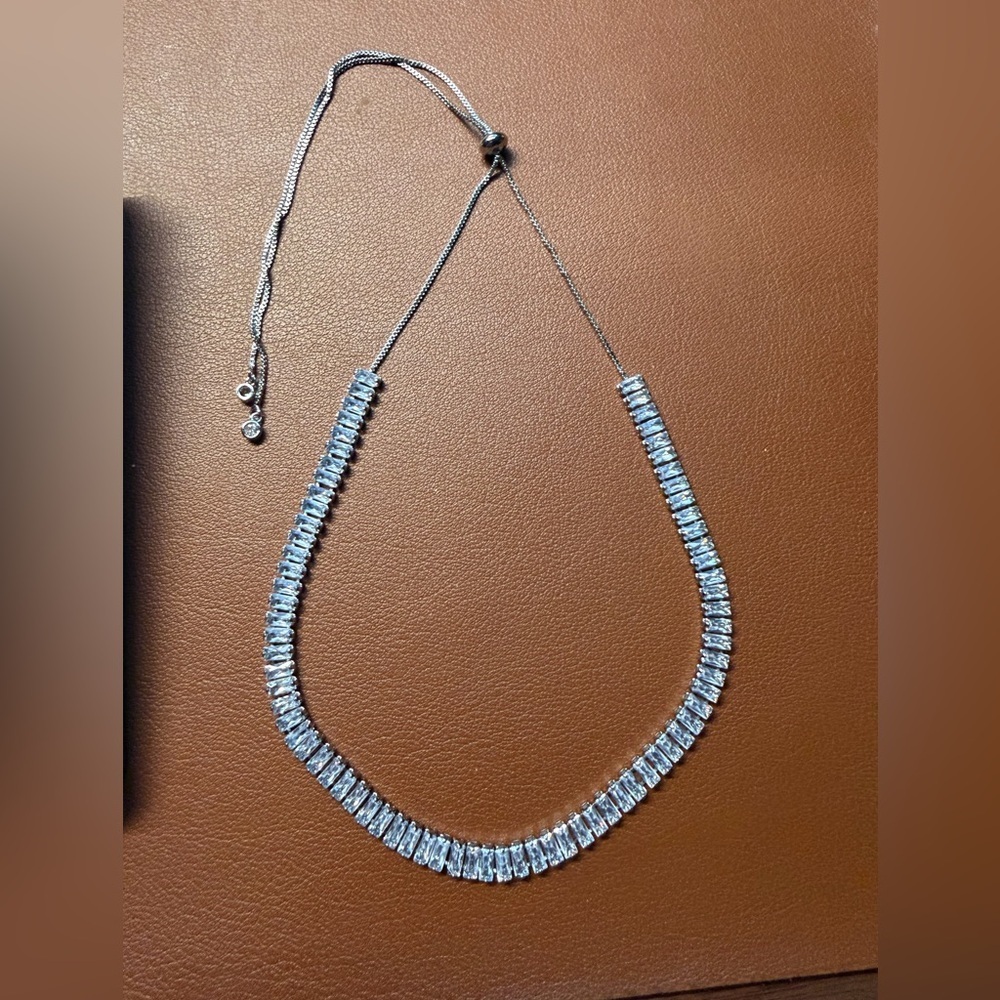Elegant Silver Rhinestone Necklace - Picture 3 of 6